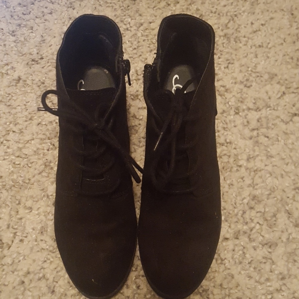 American Rag Booties - Picture 2 of 3